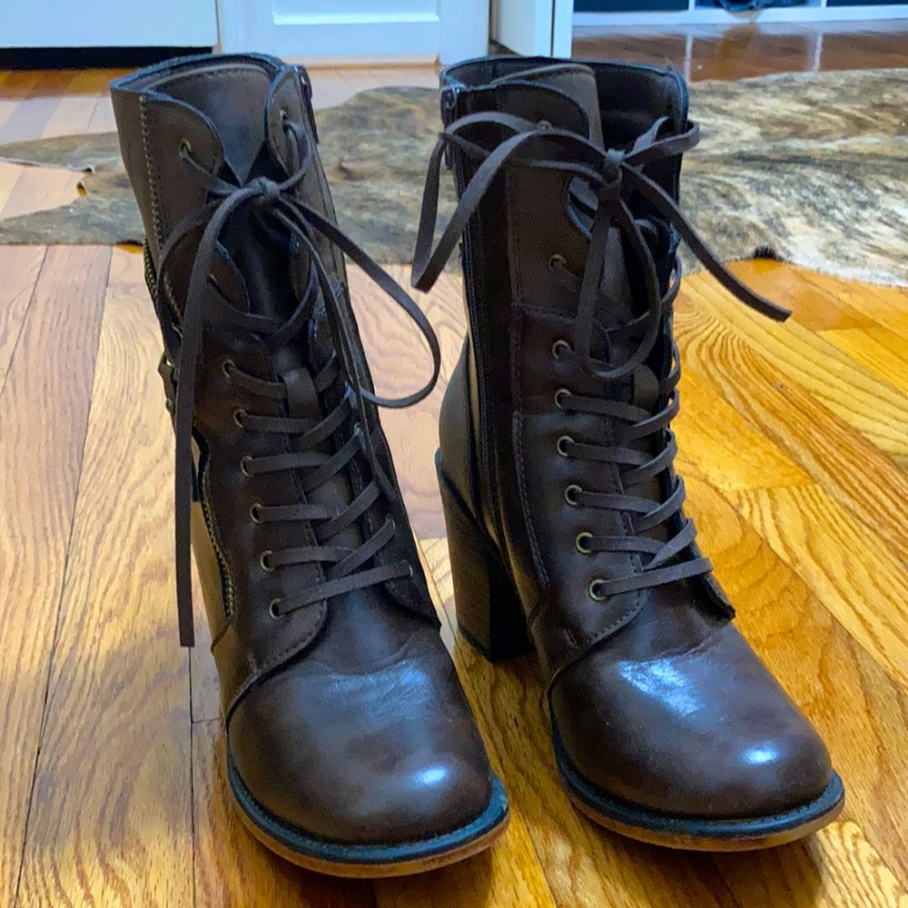 Pierre Dumas brown wedged lace up boots size 6 1/2